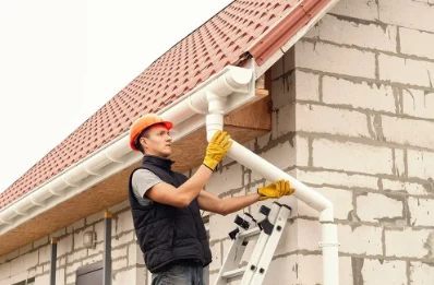 Pose et remplacement de gouttières à Sausses